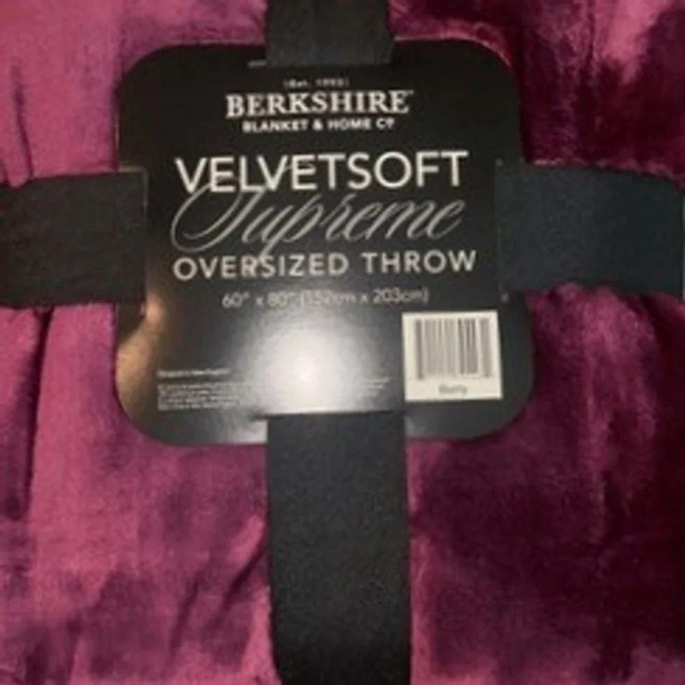 Berkshire Velvetsoft Supreme Oversized Throw Blanket‎ 60x80 Berry Purple NWT